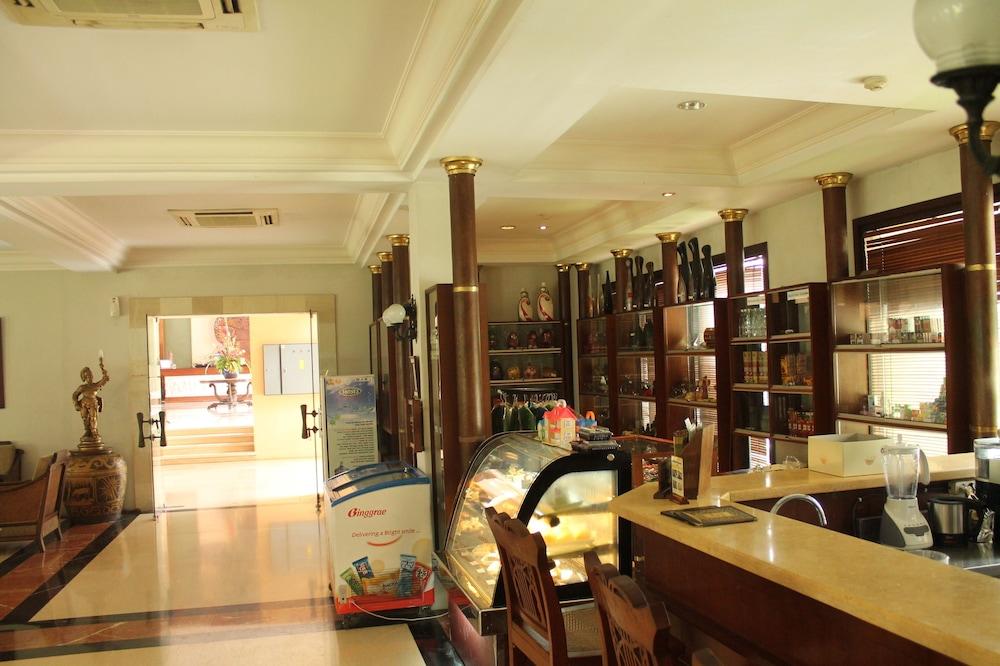 Laras Asri Resort & Spa Salatiga Ngoại thất bức ảnh