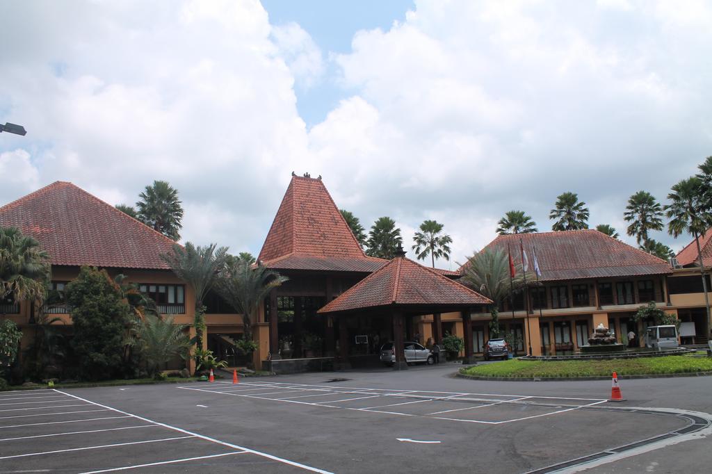 Laras Asri Resort & Spa Salatiga Ngoại thất bức ảnh