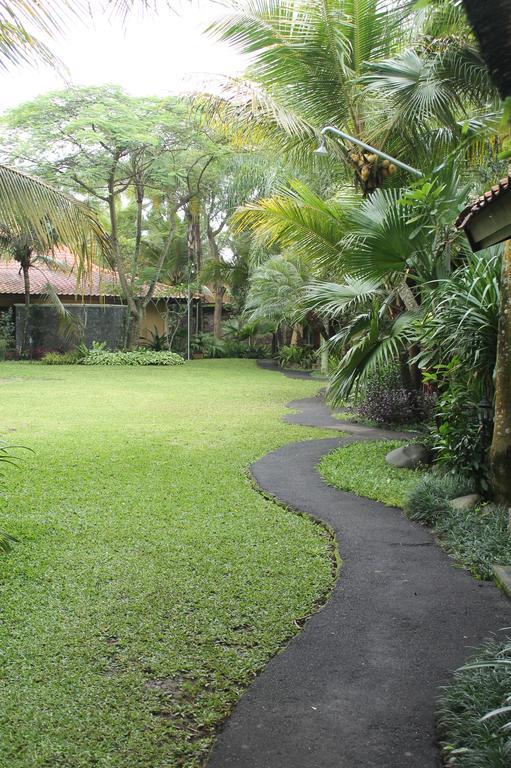 Laras Asri Resort & Spa Salatiga Ngoại thất bức ảnh