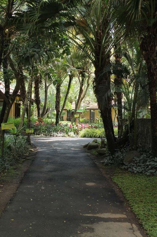 Laras Asri Resort & Spa Salatiga Ngoại thất bức ảnh