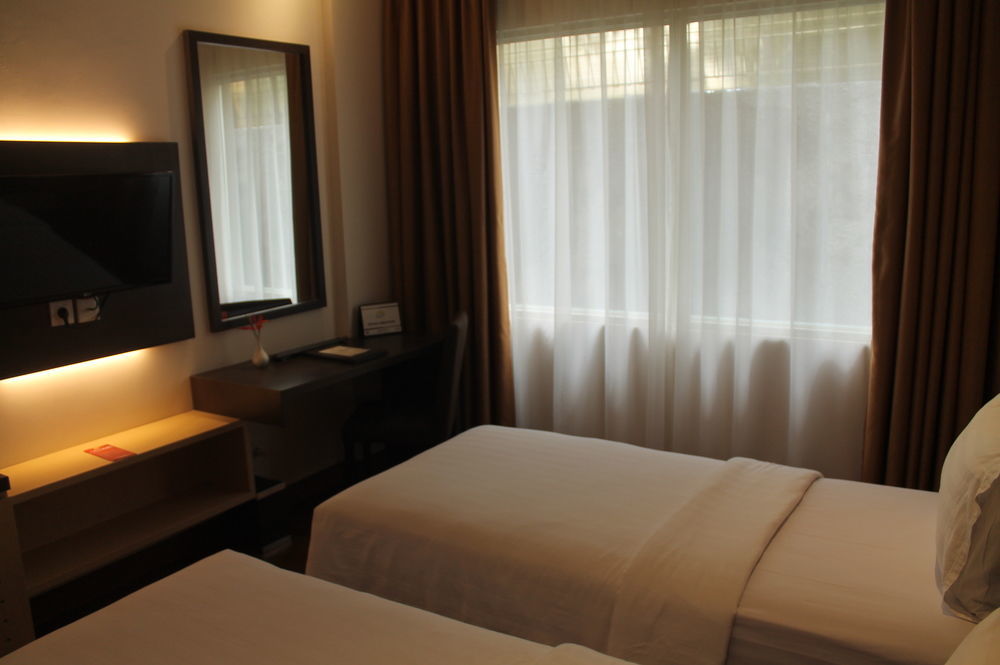 Laras Asri Resort & Spa Salatiga Ngoại thất bức ảnh