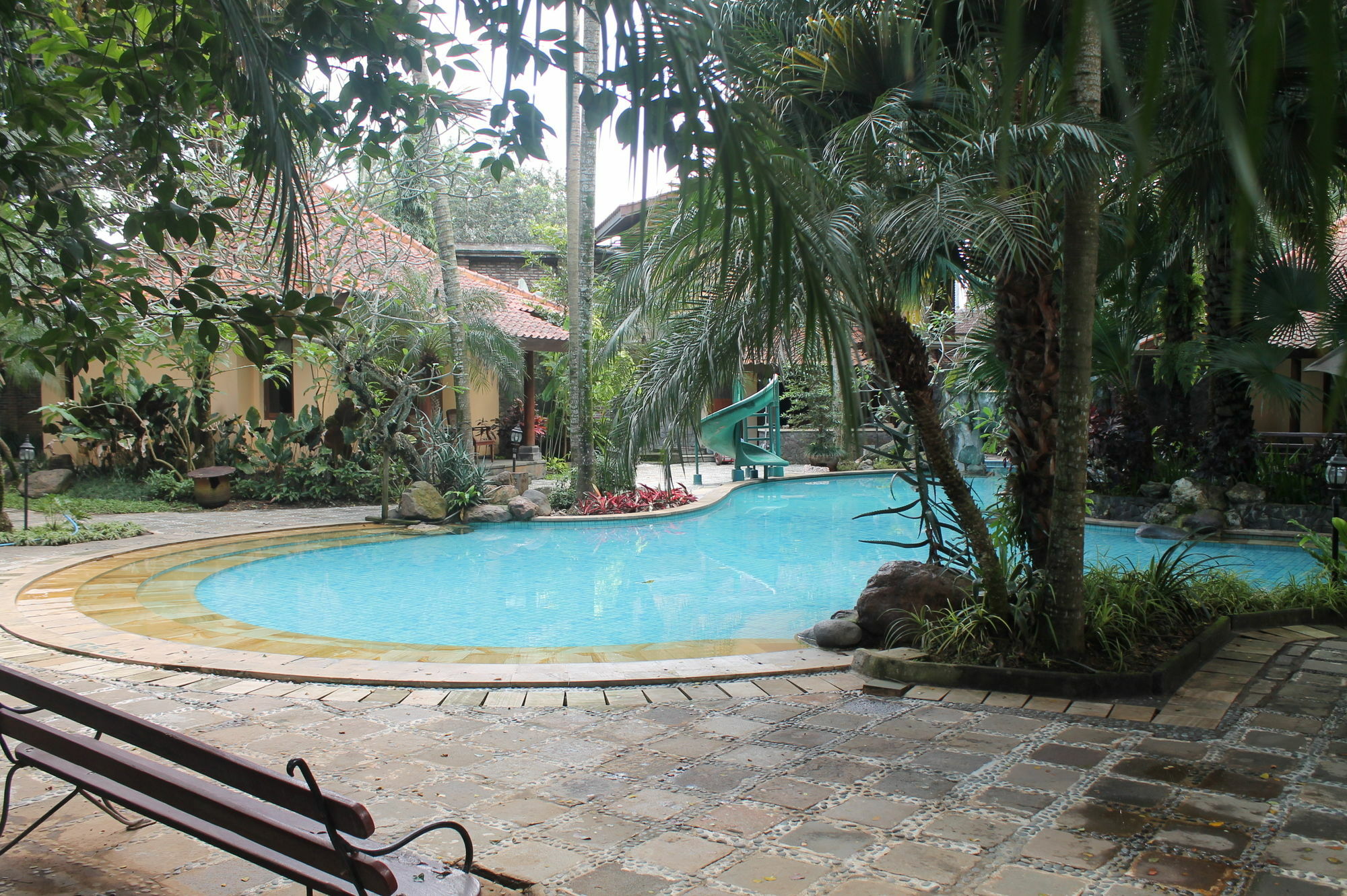 Laras Asri Resort & Spa Salatiga Ngoại thất bức ảnh
