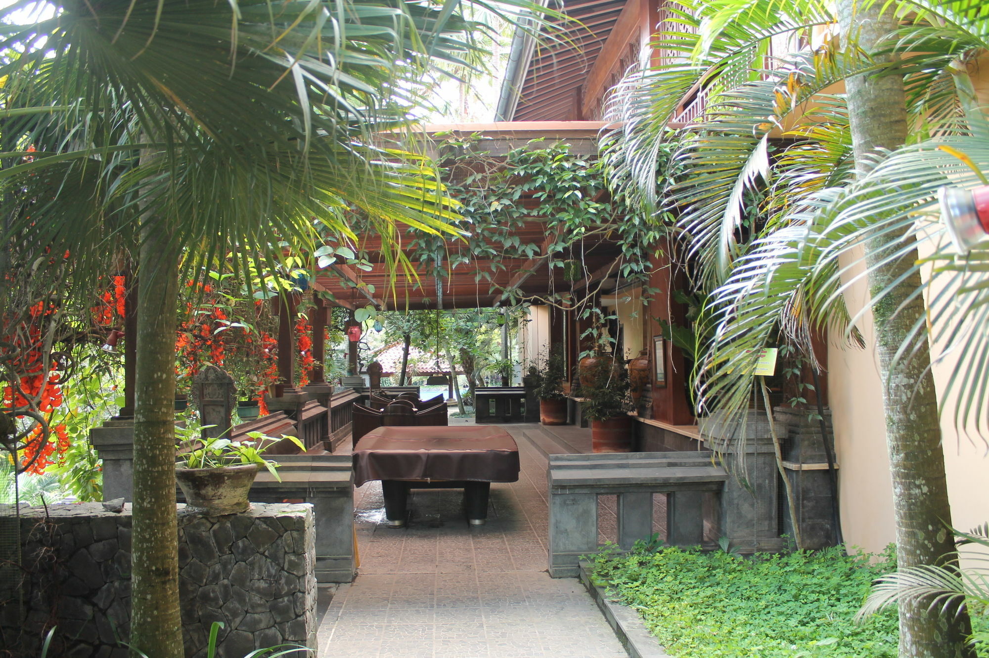 Laras Asri Resort & Spa Salatiga Ngoại thất bức ảnh