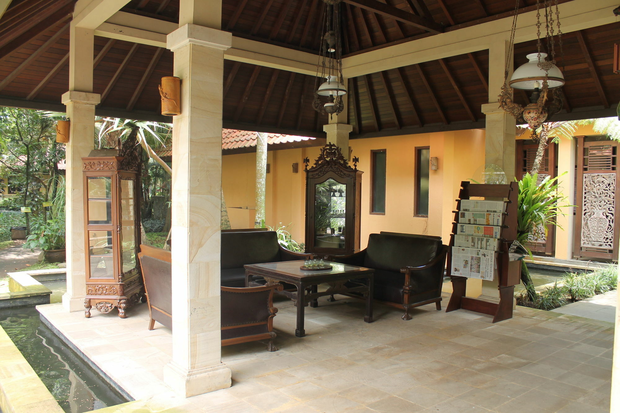 Laras Asri Resort & Spa Salatiga Ngoại thất bức ảnh