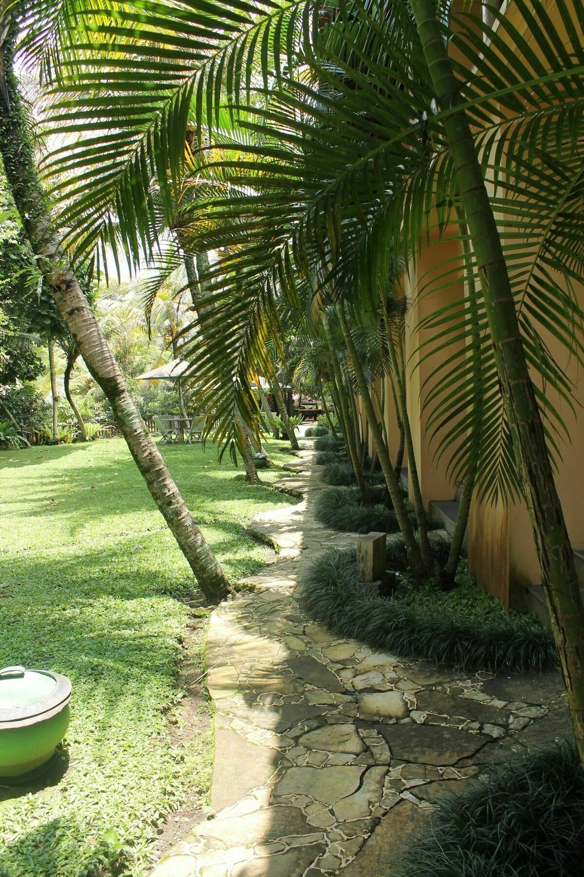 Laras Asri Resort & Spa Salatiga Ngoại thất bức ảnh